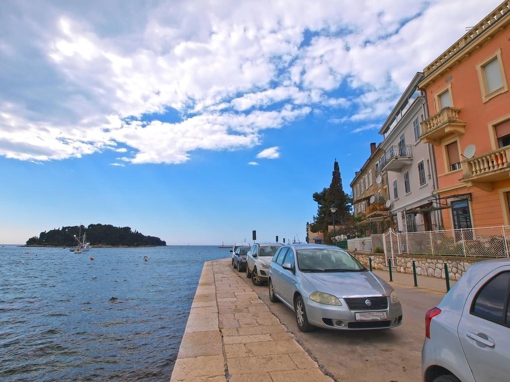 Apartments By The Sea 1050 Rovinj Eksteriør billede